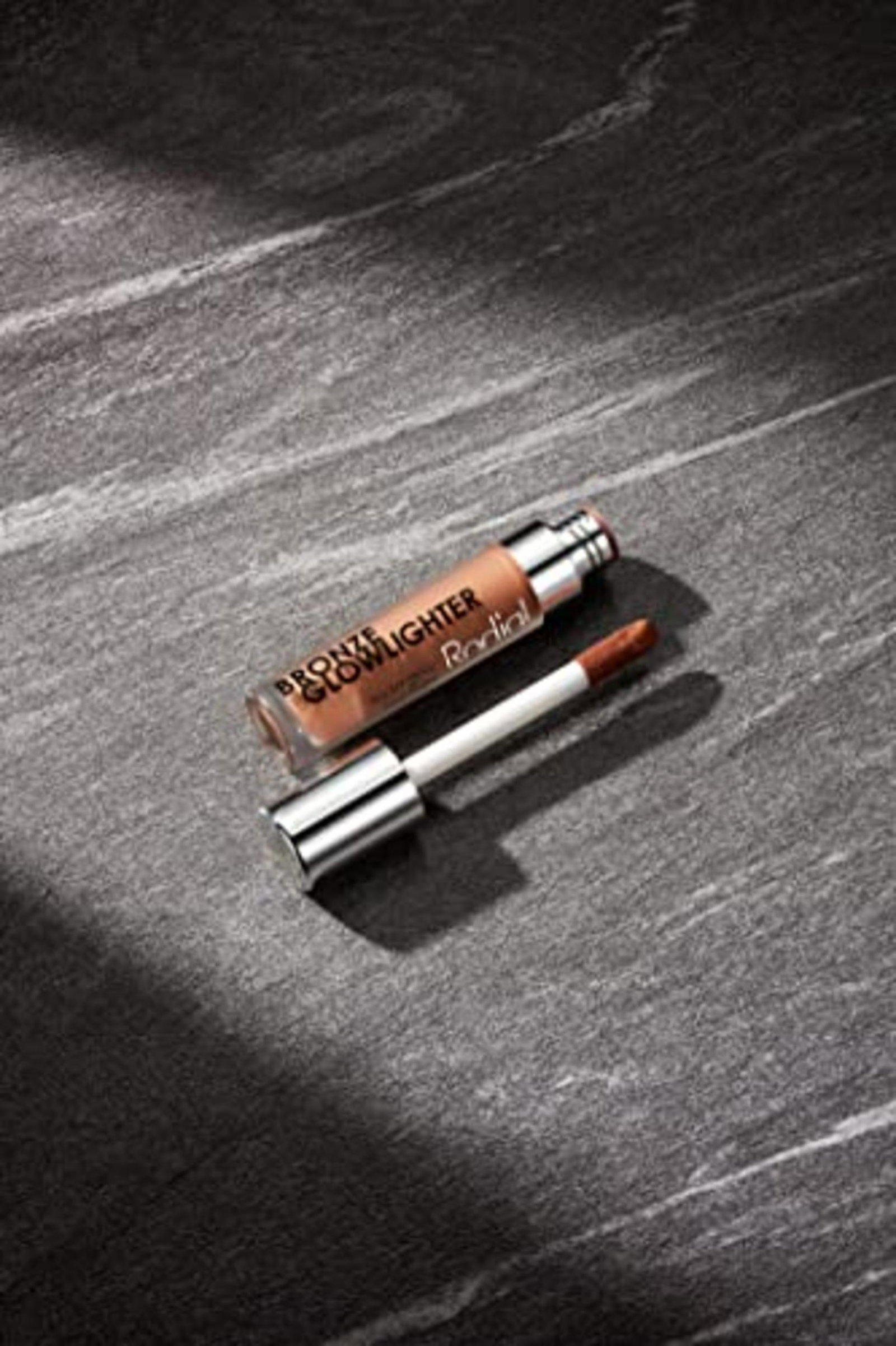 Rodial, Bronze Glowlighter, Течен бронзант, 6.5 мл - Image 2
